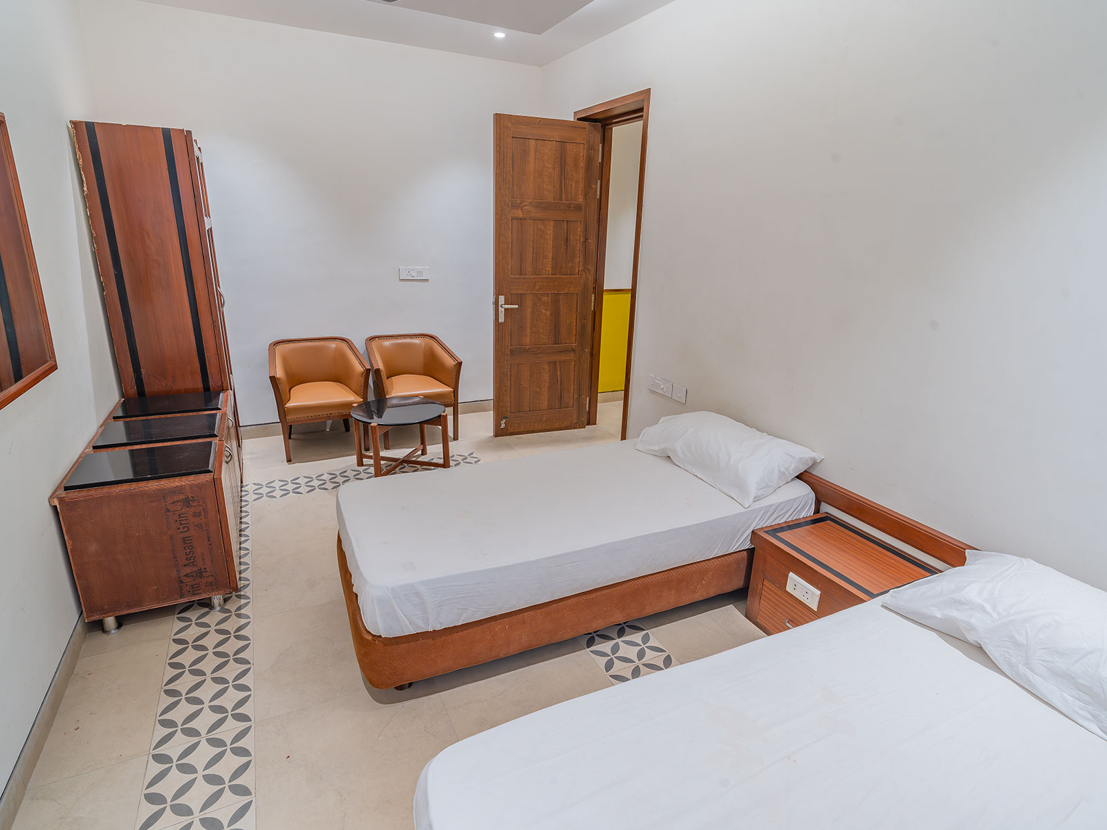 Clean modern Rooms with marble tiles