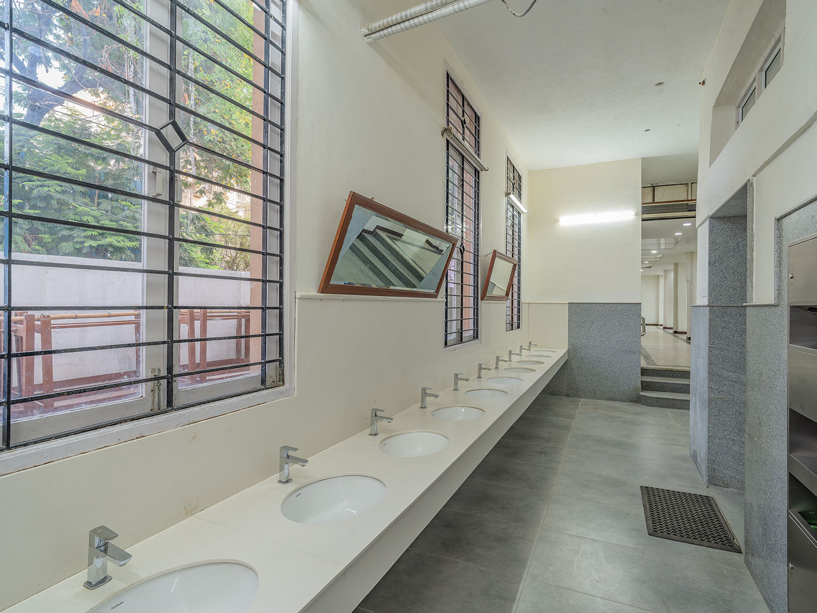 Clean modern WashArea with marble tiles